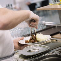 Pracovník výdeje jídla