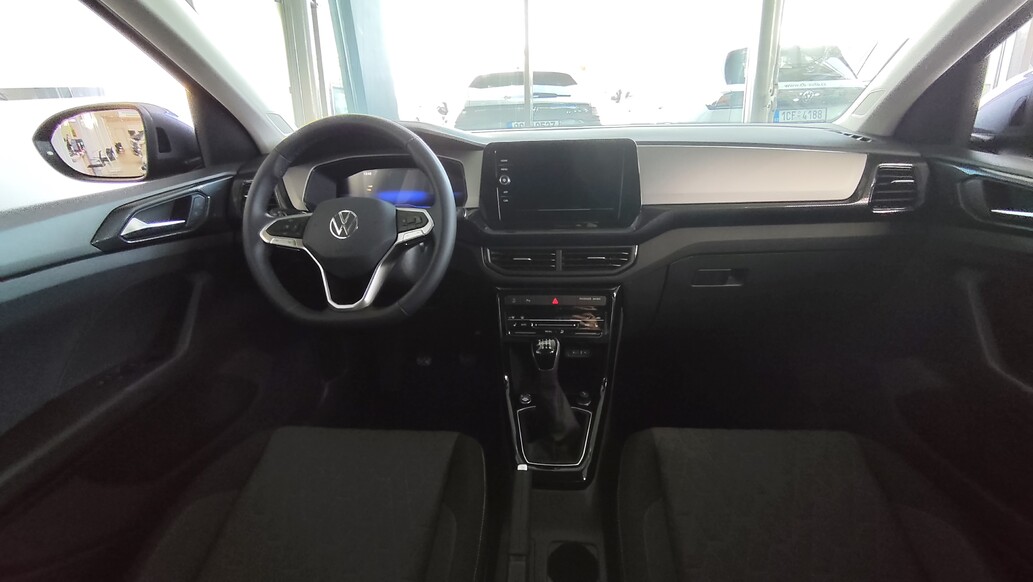 Volkswagen T-Cross, People