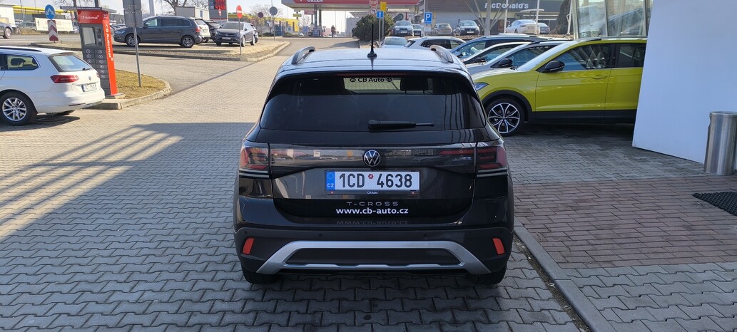 Volkswagen T-Cross, People