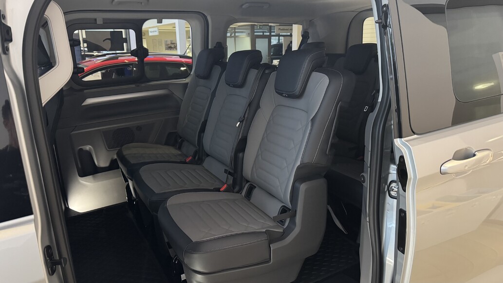 Volkswagen užitkov&eacute; Caravelle, Style KR