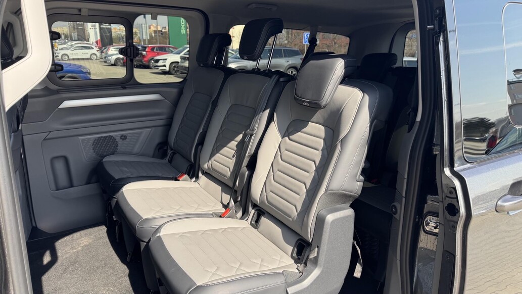 Volkswagen užitkov&eacute; Caravelle, Style