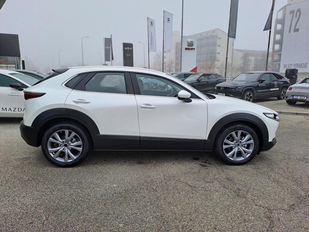 Mazda CX-30, Center-Line