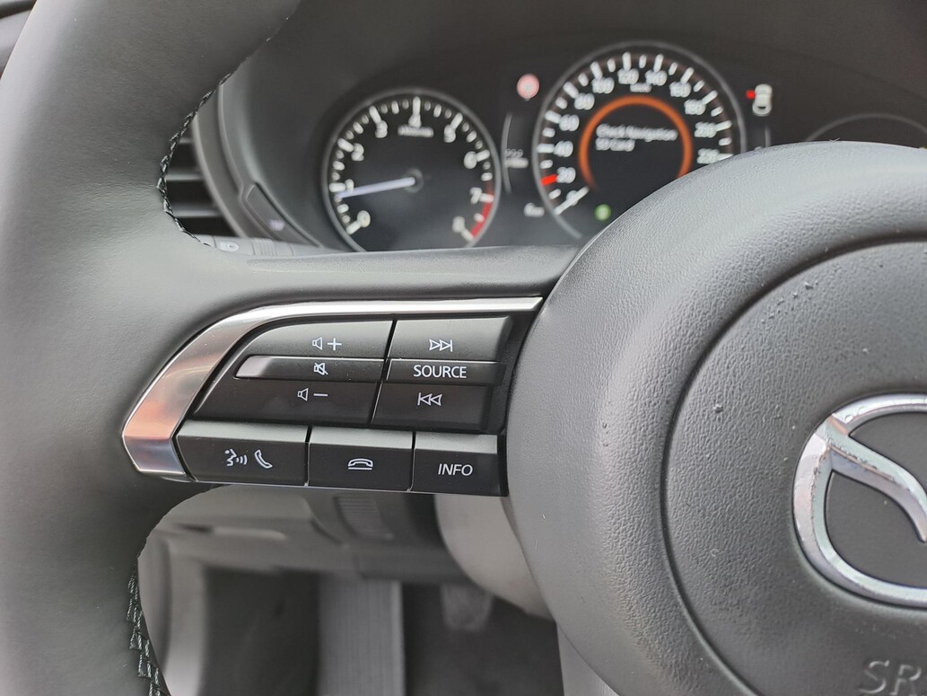 Mazda CX-30, Center-Line