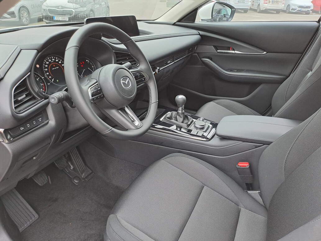 Mazda CX-30, Center-Line