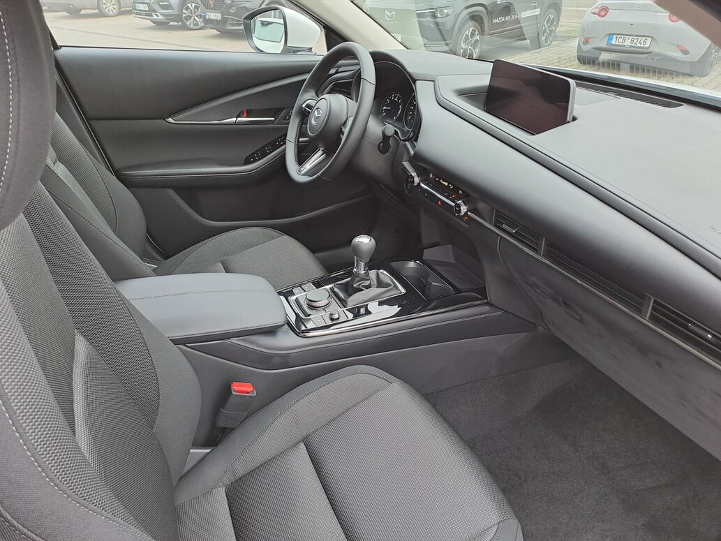 Mazda CX-30, Center-Line