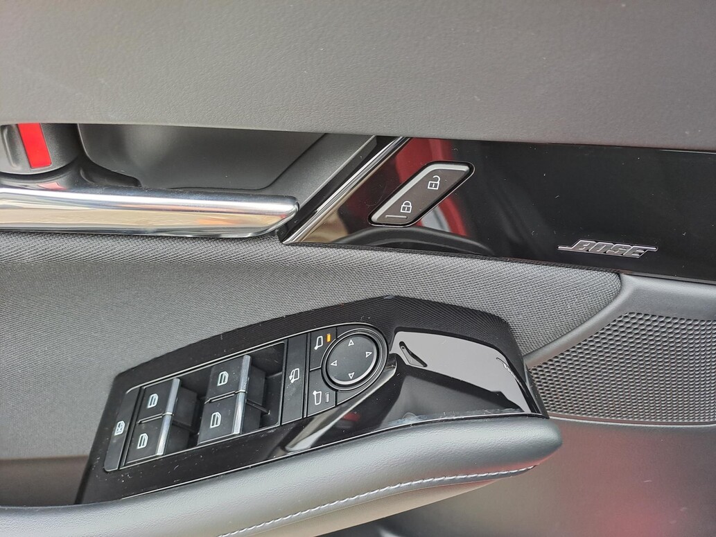 Mazda CX-30, Center - Line