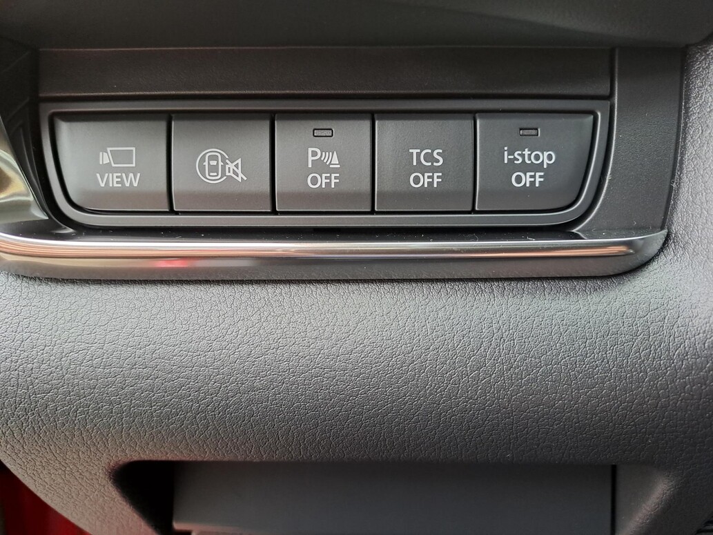 Mazda CX-30, Center - Line