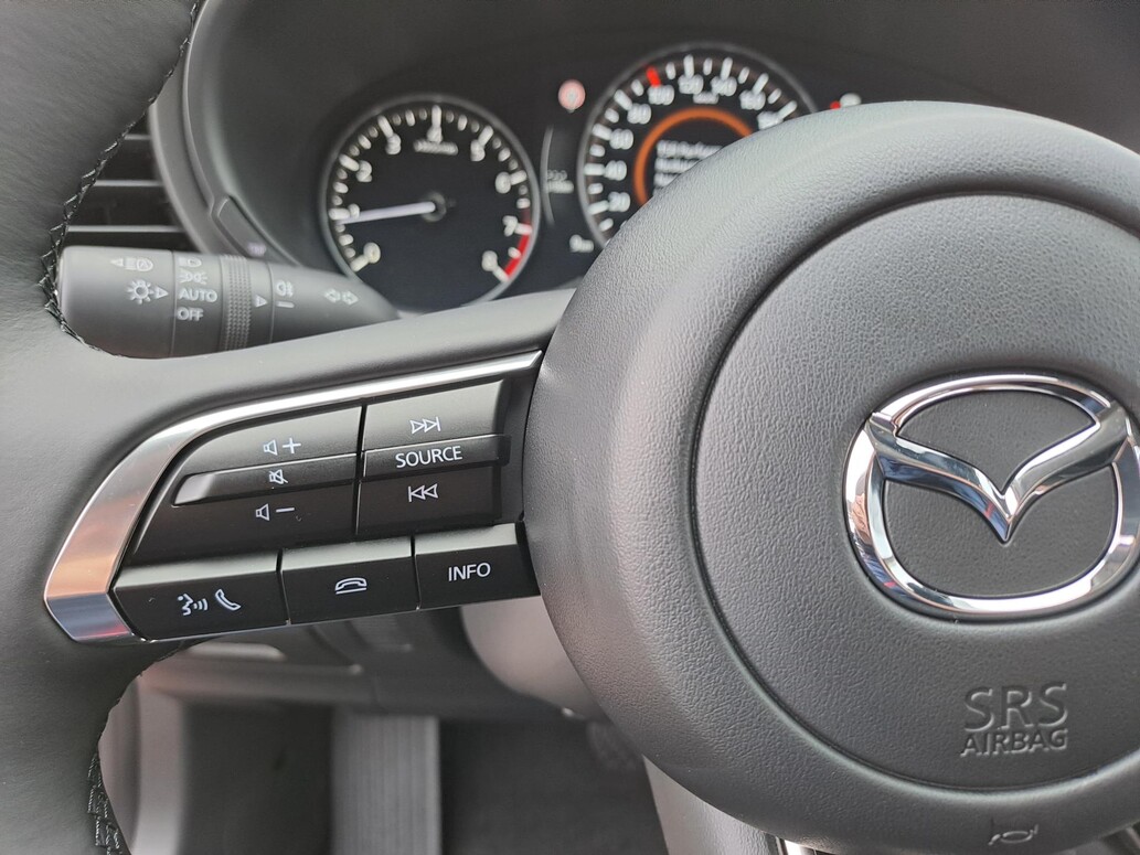 Mazda CX-30, Center - Line