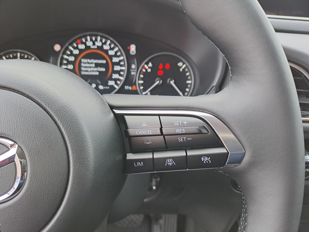 Mazda CX-30, Center - Line