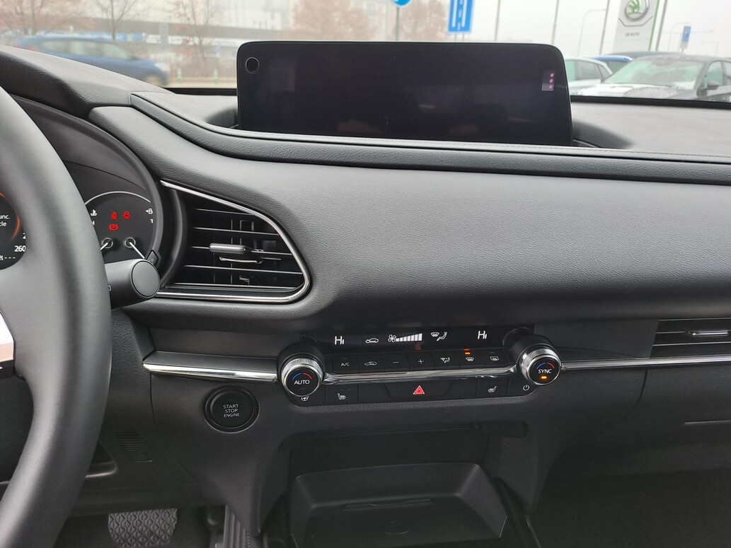 Mazda CX-30, Center - Line