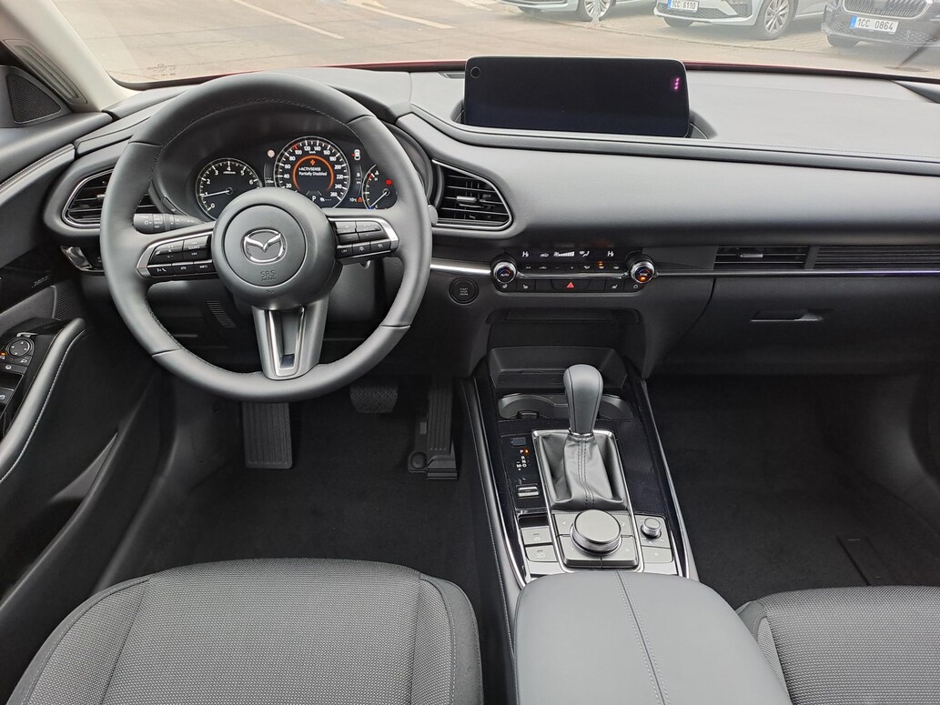 Mazda CX-30, Center - Line