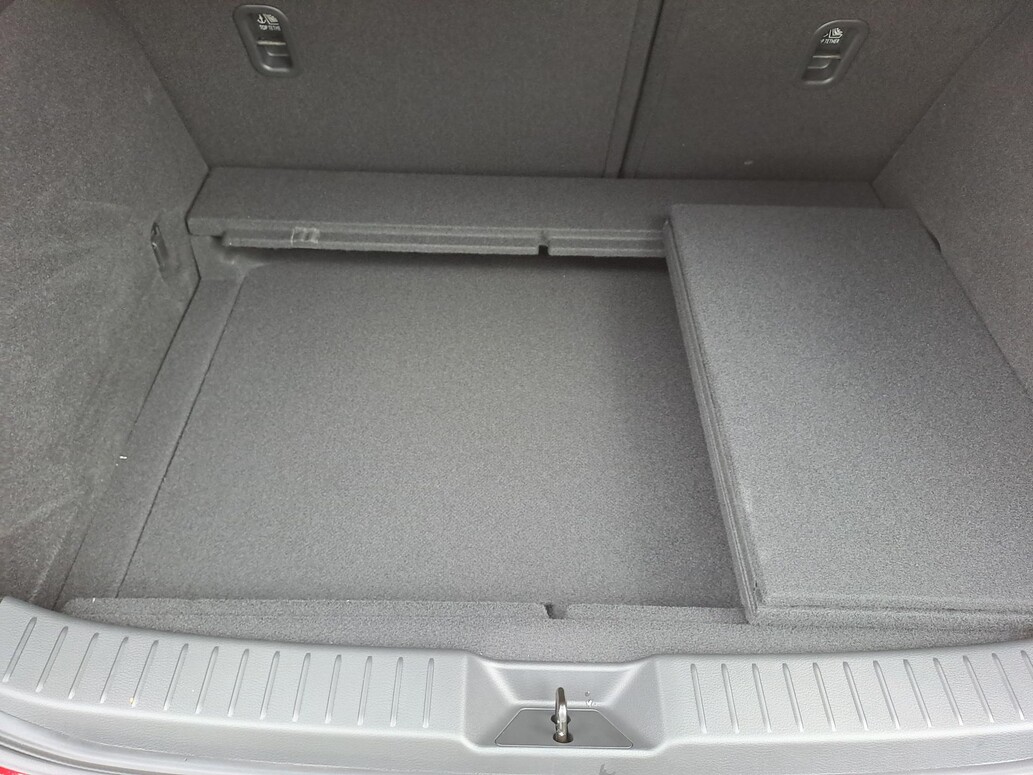 Mazda CX-30, Center - Line