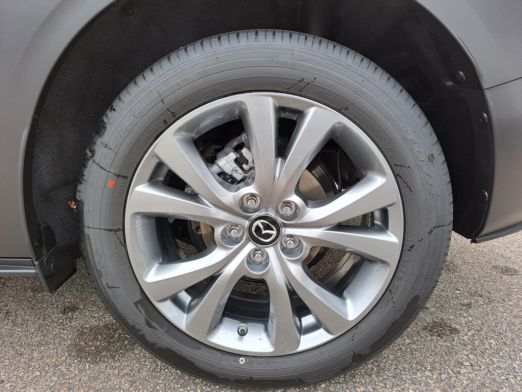 Mazda CX-30, Center - Line