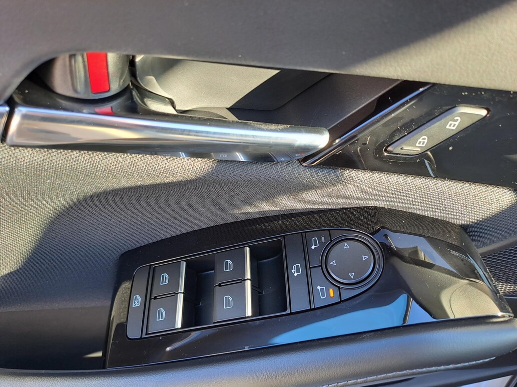 Mazda CX-30, Exclusive-Line