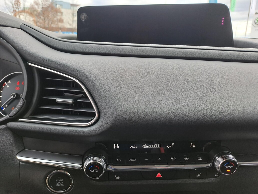 Mazda CX-30, Exclusive-line