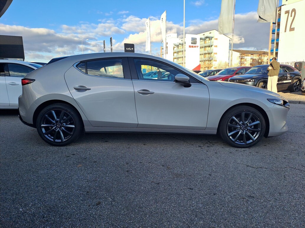 Mazda 3, Centre-line