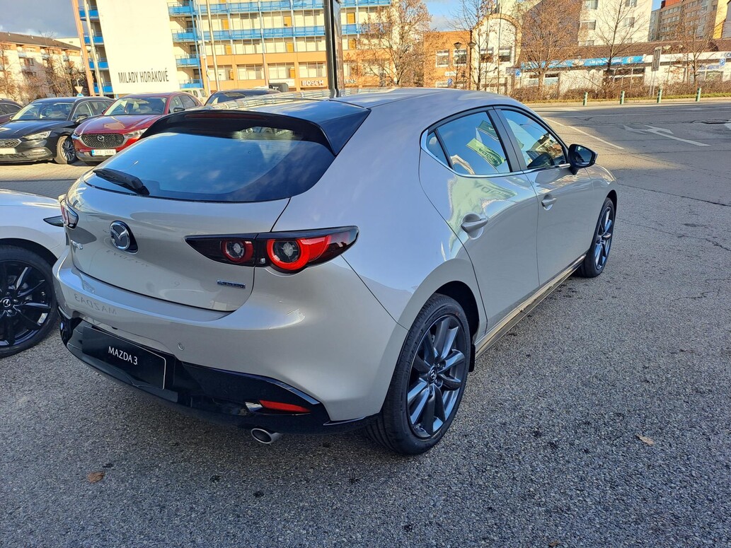 Mazda 3, Centre-line