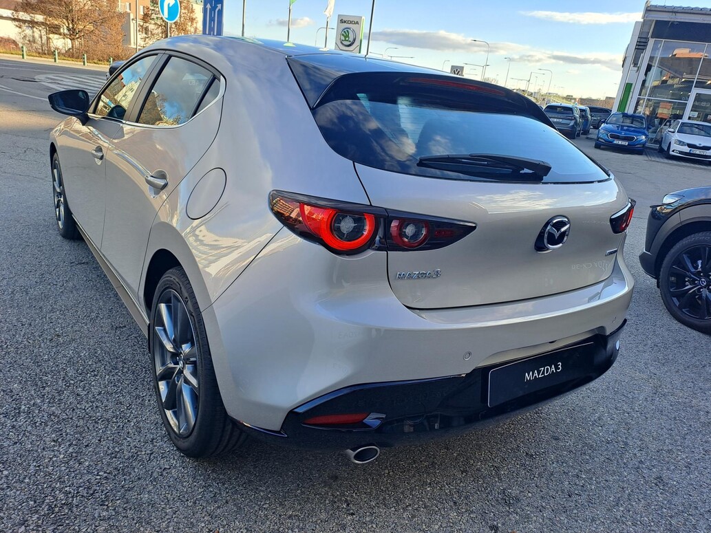 Mazda 3, Centre-line