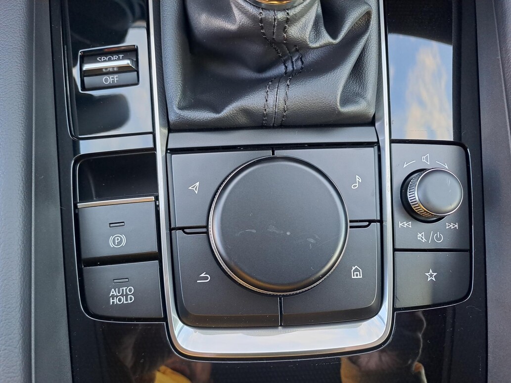 Mazda 3, Centre-line