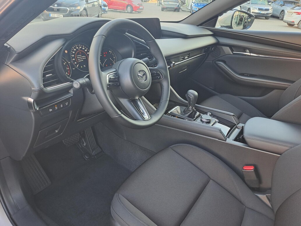 Mazda 3, Centre-line