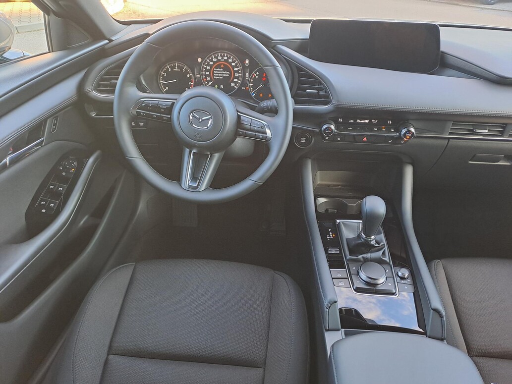 Mazda 3, Centre-line