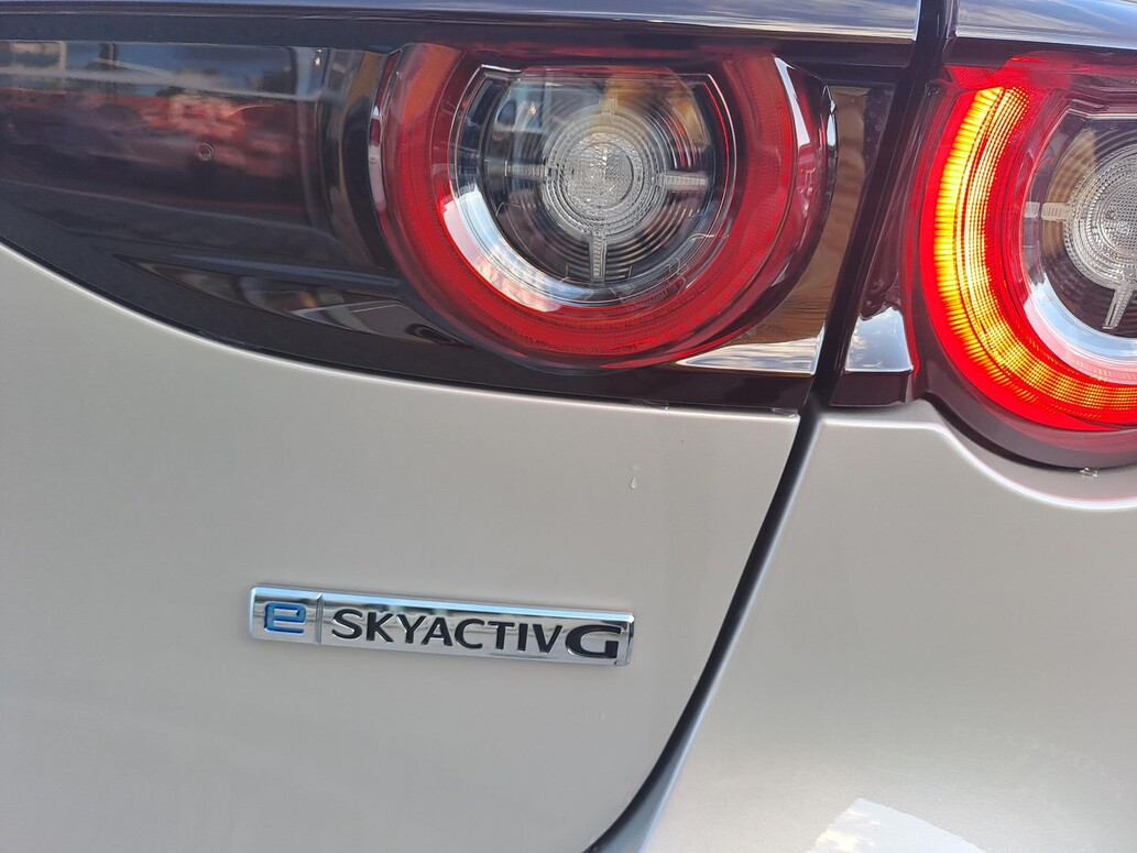 Mazda 3, Centre-line