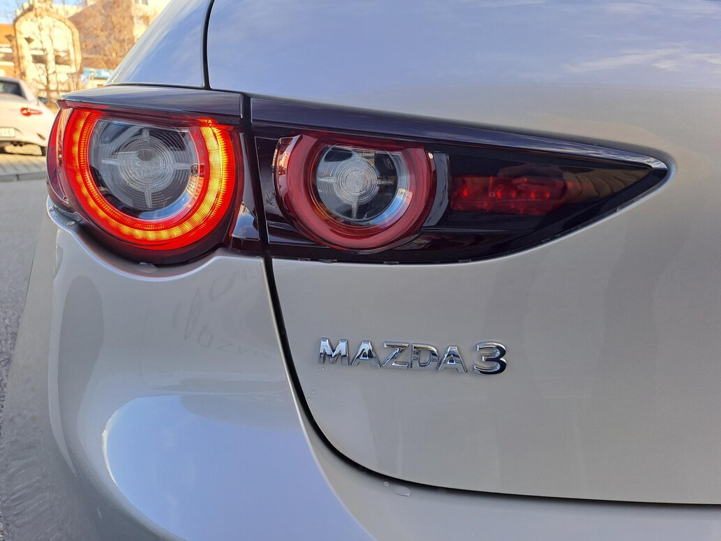 Mazda 3, Centre-line