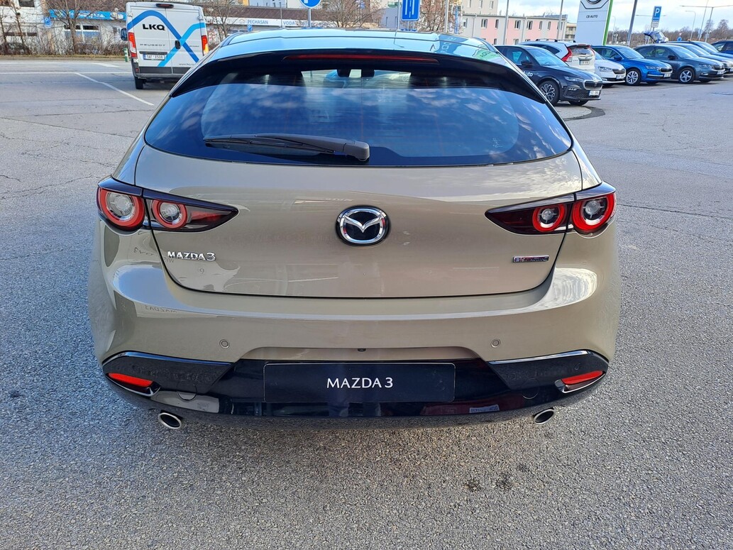 Mazda 3, Centre Line