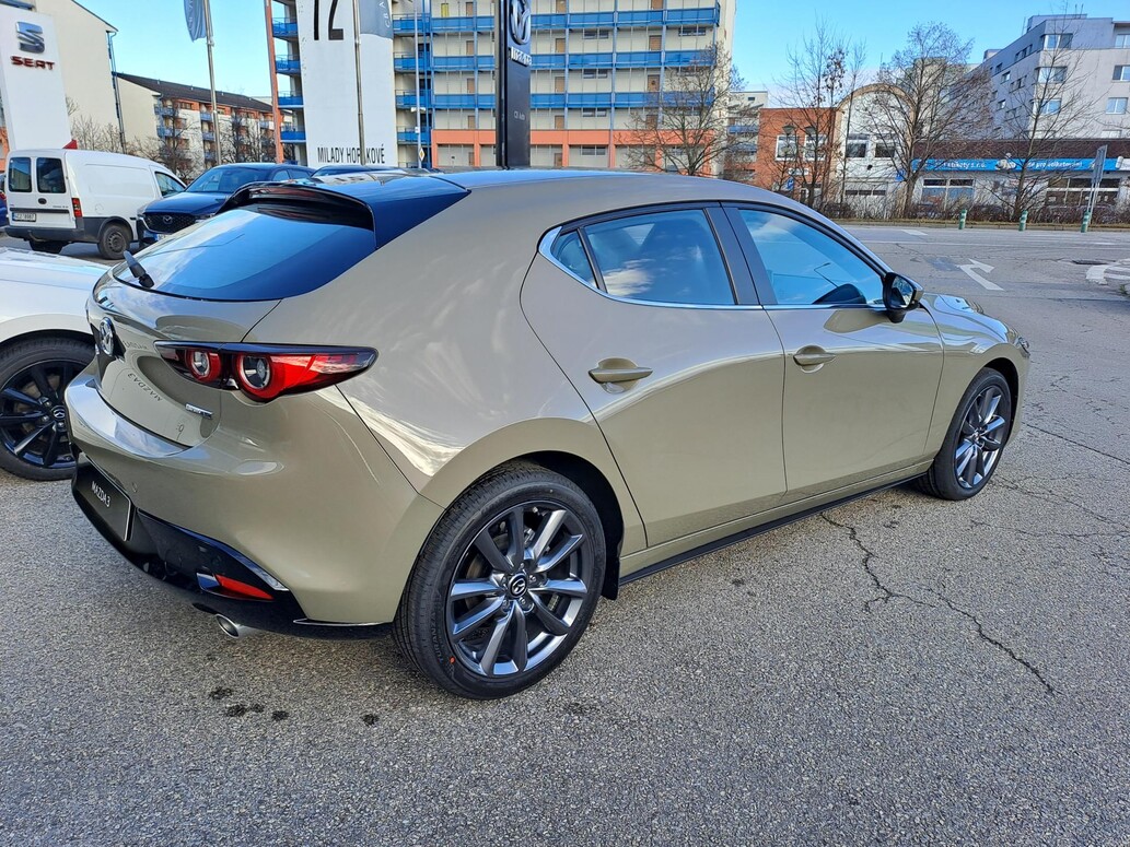 Mazda 3, Centre Line