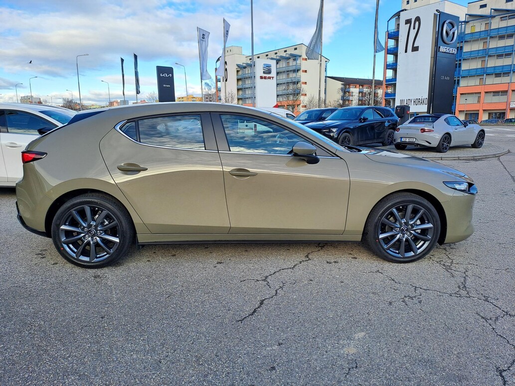 Mazda 3, Centre Line