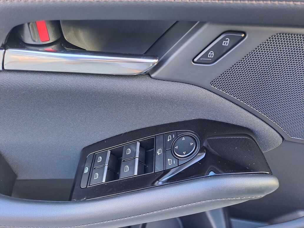 Mazda 3, Centre Line