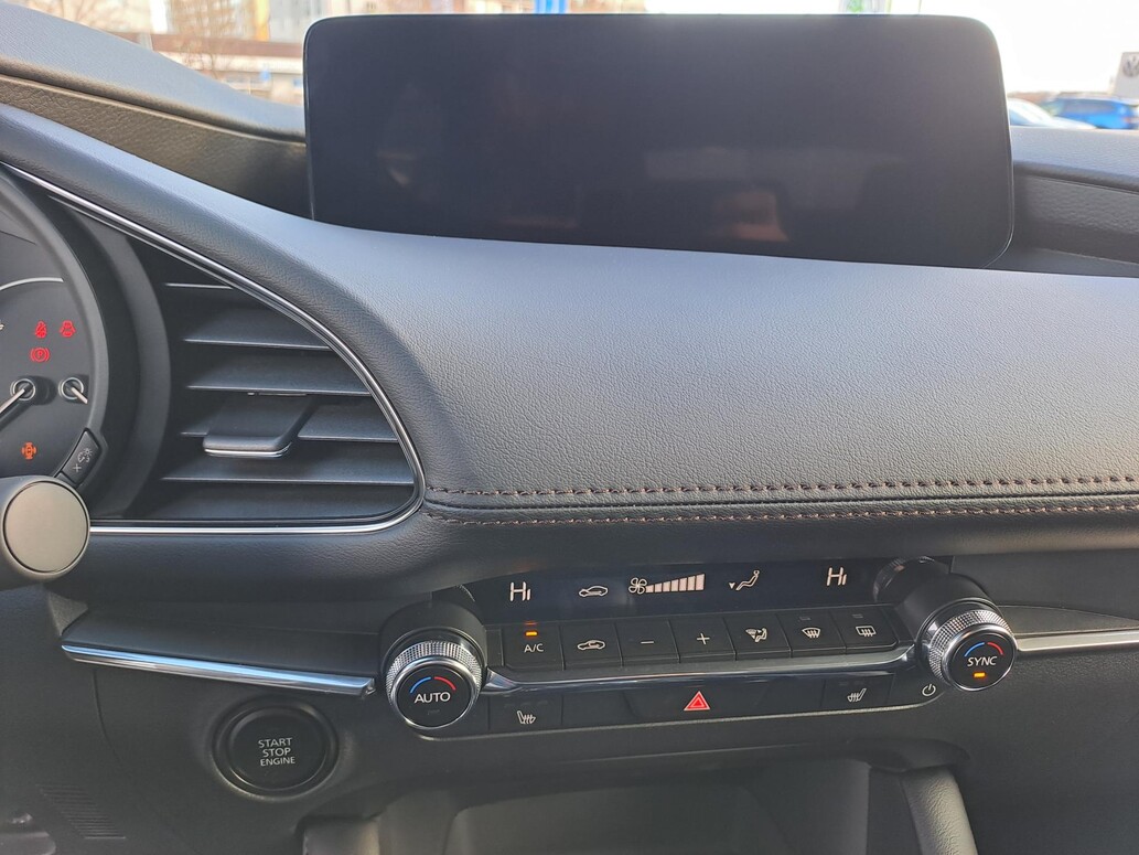 Mazda 3, Centre Line