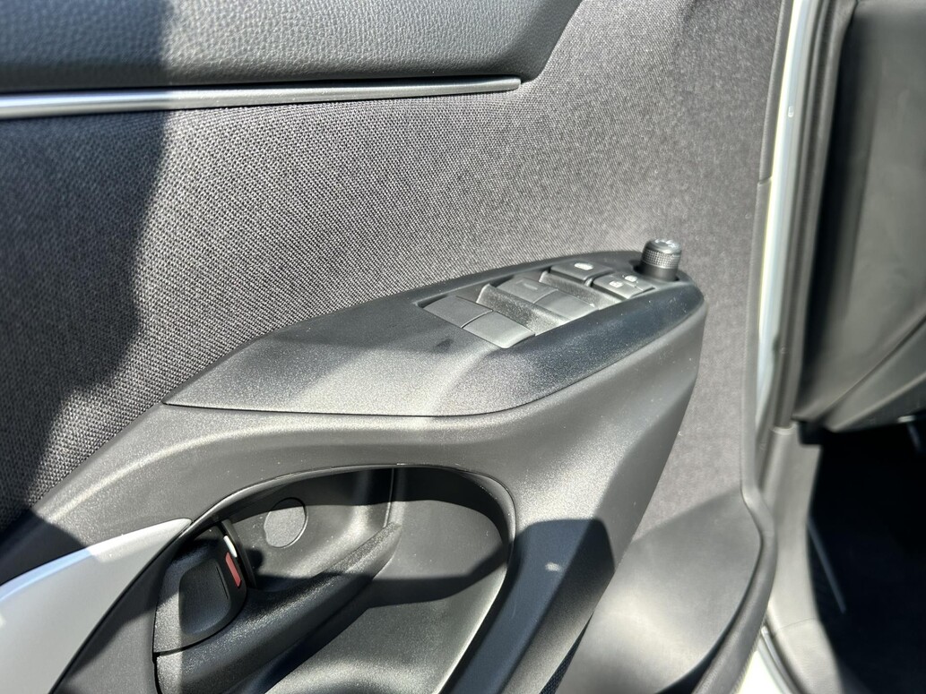 Mazda 2, Center-Line