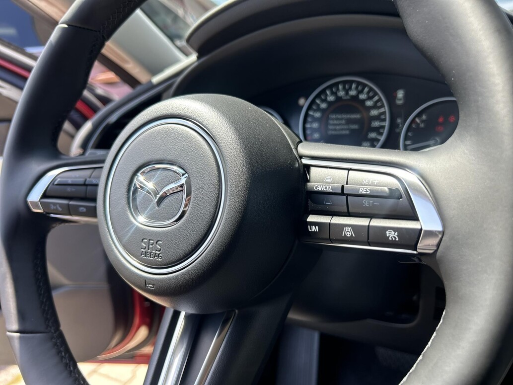 Mazda 3, Exclusive-Line