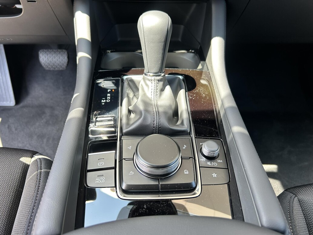 Mazda 3, Exclusive-Line