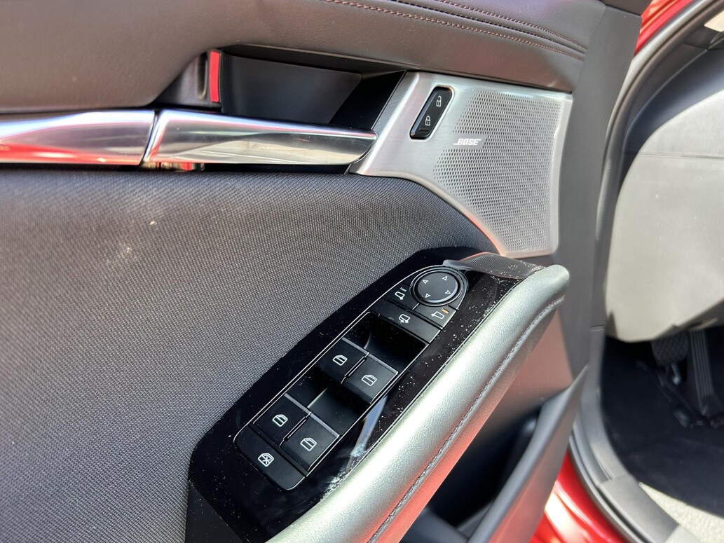 Mazda 3, Exclusive-Line