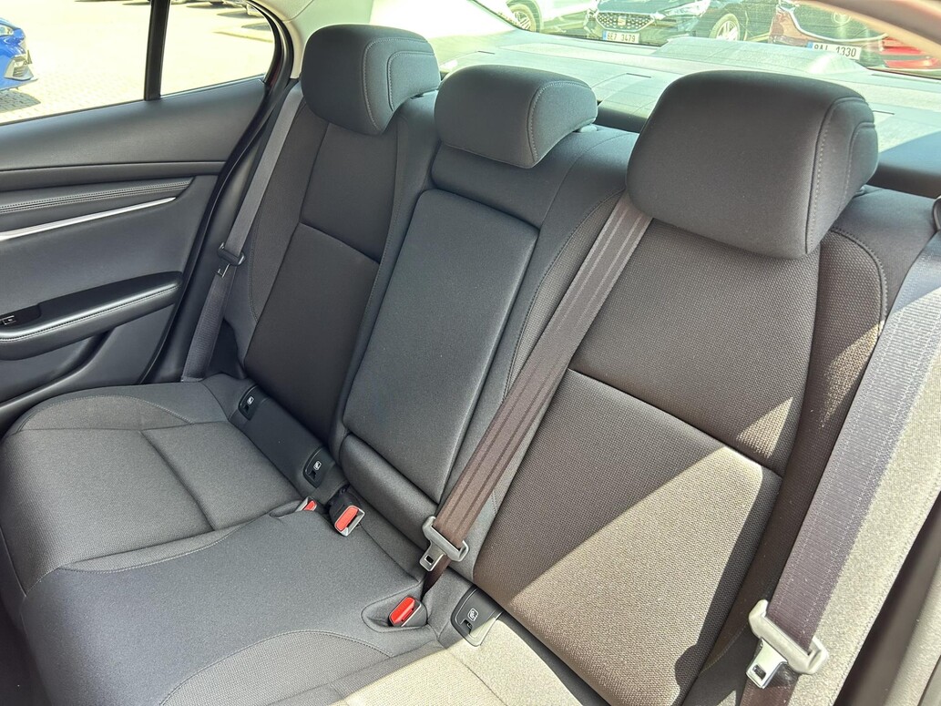 Mazda 3, Exclusive-Line