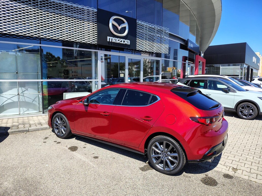 Mazda 3, EXCLUSIVE LINE