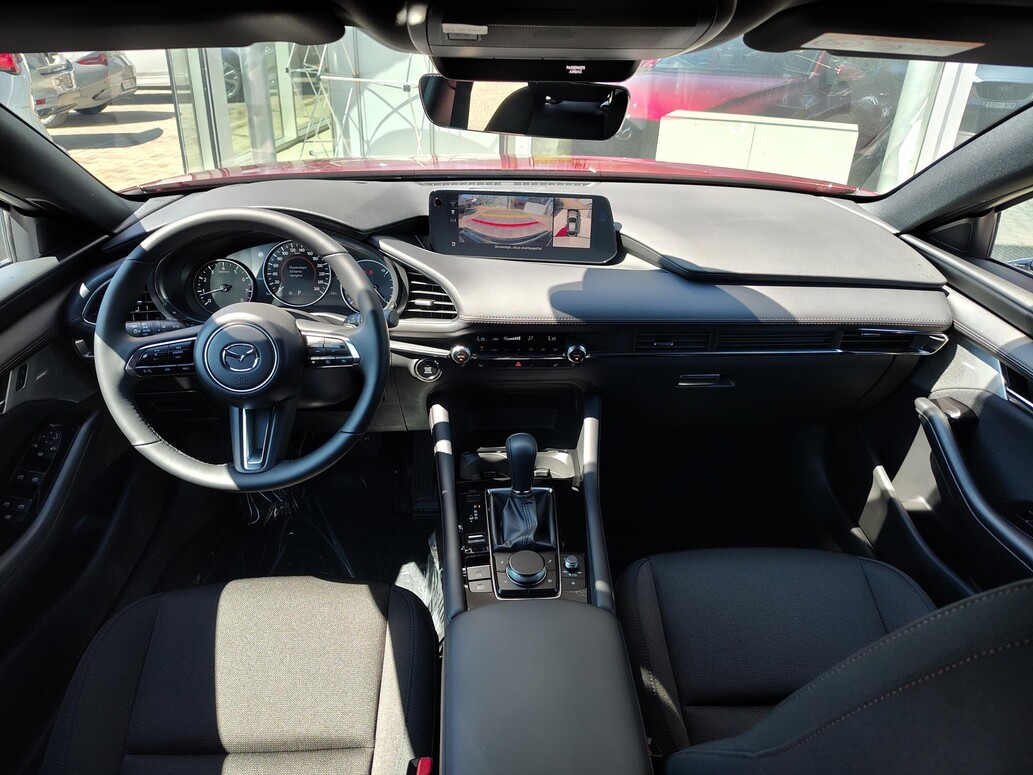 Mazda 3, EXCLUSIVE LINE