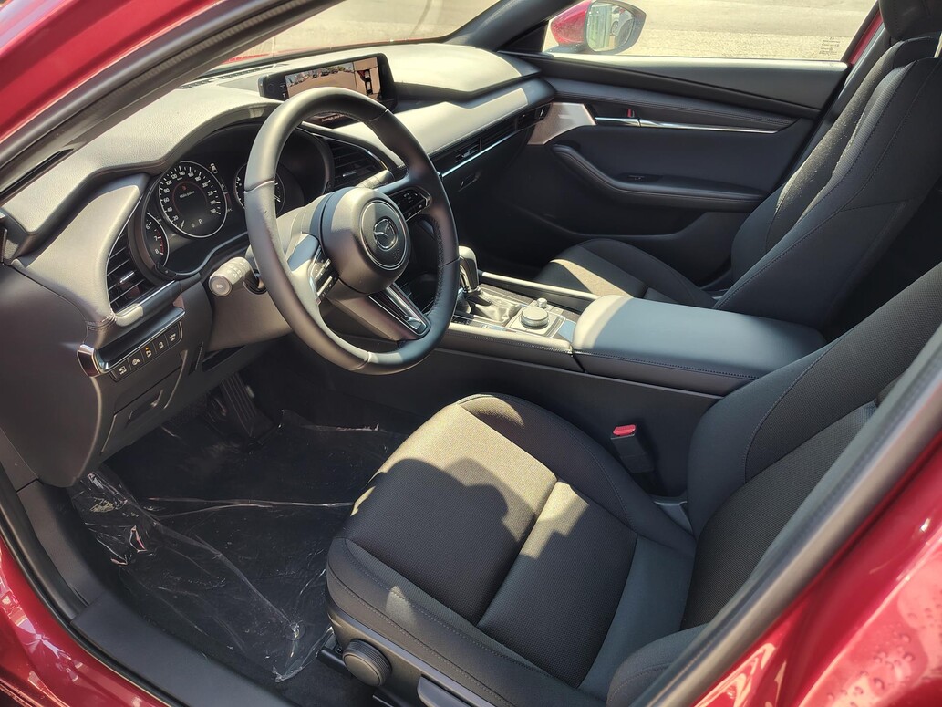 Mazda 3, EXCLUSIVE LINE