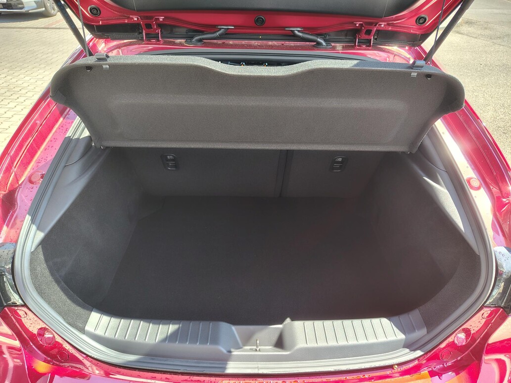 Mazda 3, EXCLUSIVE LINE