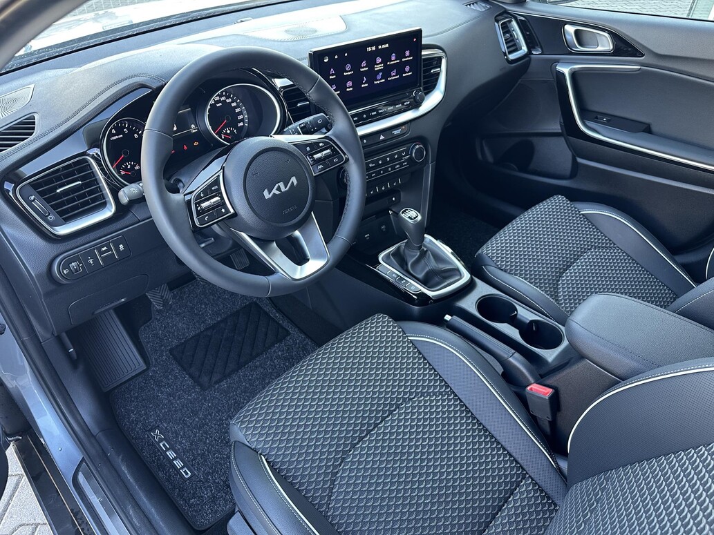KIA XCeed, EXCLUSIVE