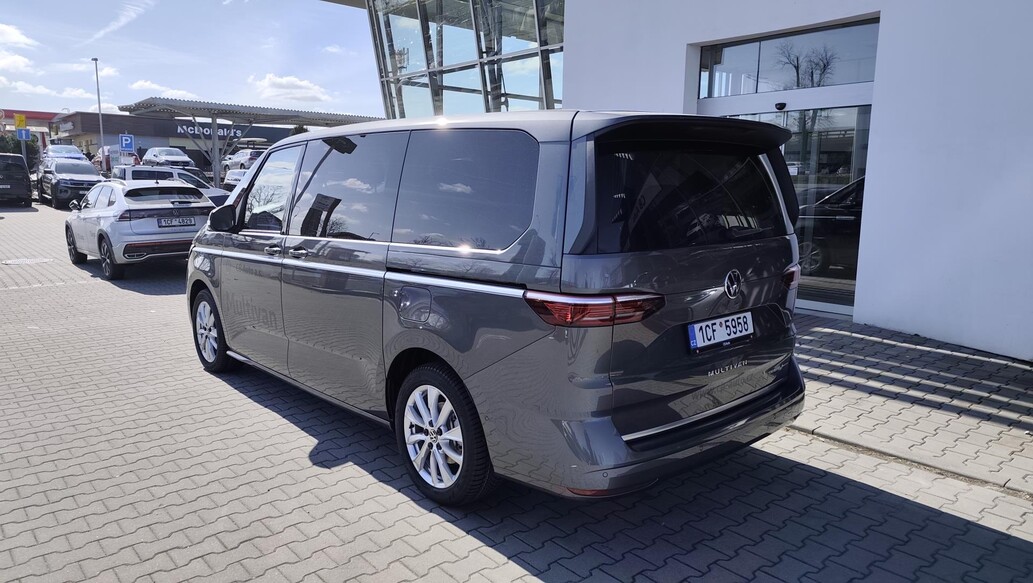 Volkswagen užitkov&eacute; Multivan, Long Style