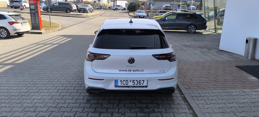 Volkswagen Golf, People