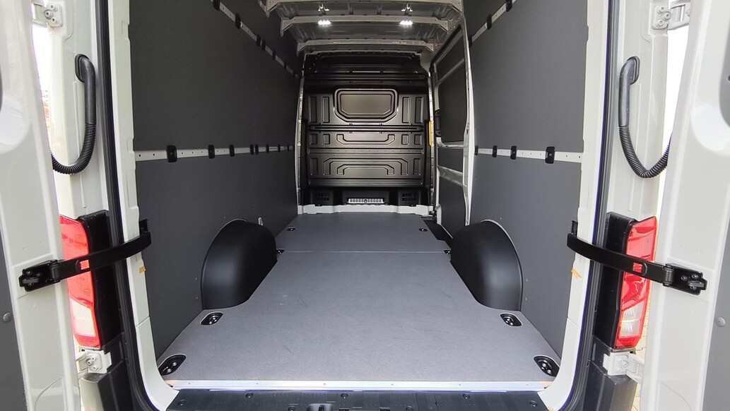 Volkswagen užitkové Crafter, SR