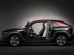 Interiér Mazda CX-30 R-EV