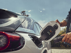 Mazda MX-30 exteriér