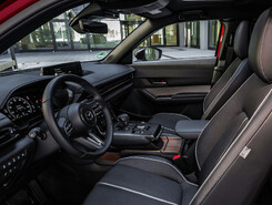 Interiér Mazda CX-30 R-EV