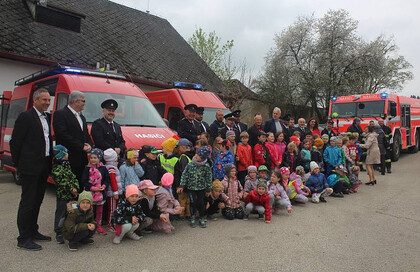 Slavnostně jsme předali hasičský vůz dobrovolným hasičům Obce Kájov