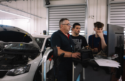 Závěrečné zkoušky oboru Automechanik v CB Auto